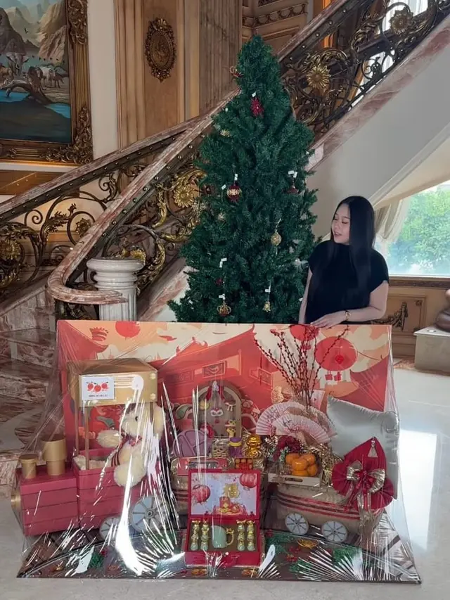 Potret Hampers Imlek Keluarga Sisca Kohl