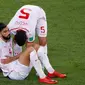 Bek Tunisia, Yassine Meriah (kiri), mencetak gol bunuh diri saat menghadapi Panama pada 28 Juni 2018. (AFP/Jack Guez)