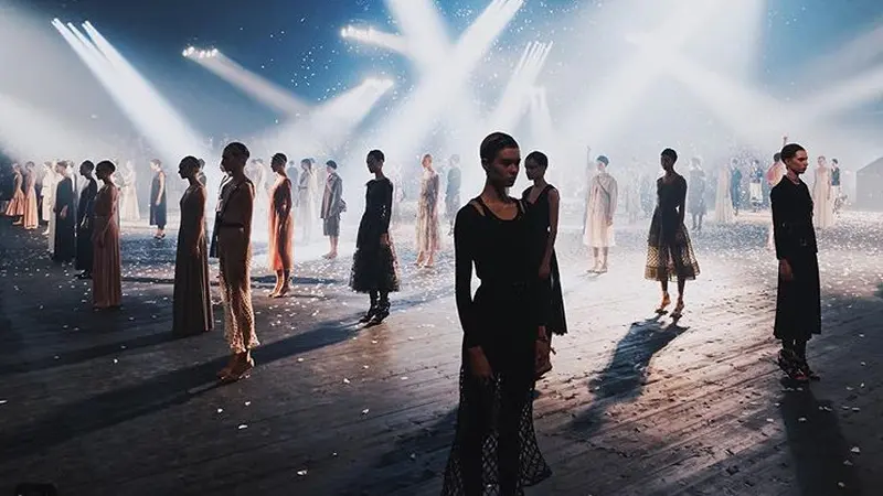 Terinspirasi dari Gerakan Tubuh, Dior Buka Paris Fashion Week dengan Tarian Modern