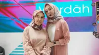 Hijaber Sinta membagikan tips tampilan makeup simpel yang cocok untuk sehari-hari.