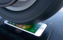 [Video] Kekuatan iPhone 6s saat dilindas oleh motor sport