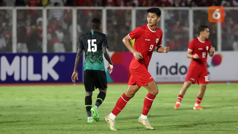 Foto: Laga Perdana Malik Risaldi Bersama Timnas Indonesia saat Laga Uji Coba Melawan Tanzania