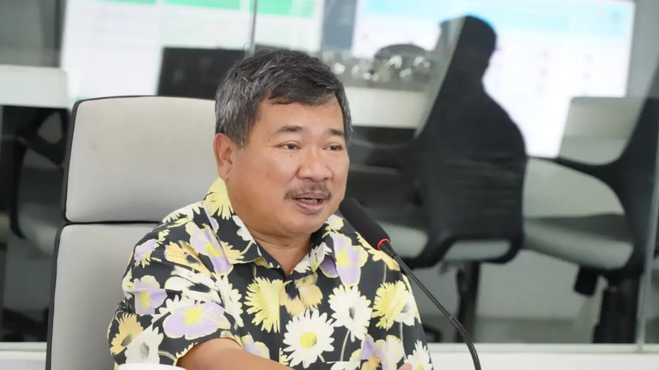 Bupati Garut Rudy Gunawan akhirnya mengeluarkan Surat Edaran (SE) mengenai penghentian sementara waktu Pembelajaran Tatap Muka (PTM) akibat meningkatnya kasus Covid-19 terutama di lingkungan sekolah di Garut.