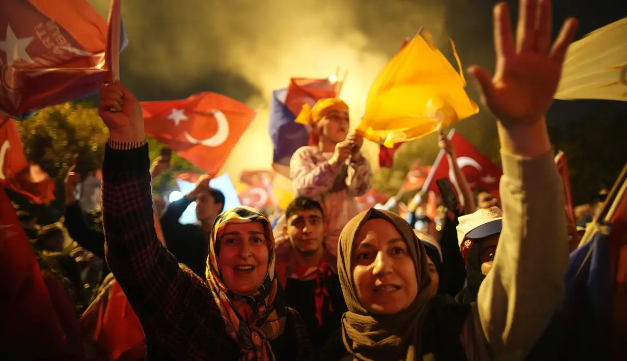Sementara, rival berat Erdogan, Kemal Kilicdaroglu mengantongi 47,86 persen suara. (AP Photo/Emrah Gurel)