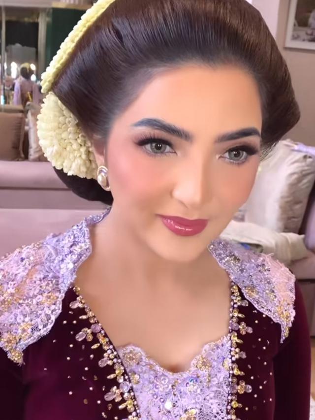 Gaya Ashanty di Acara Mitoni Aurel