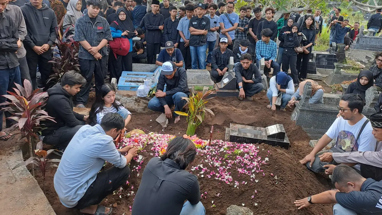 Pemakaman Rheza Sendy Mahasiswa Amikom Yogya Meninggal saat Demo