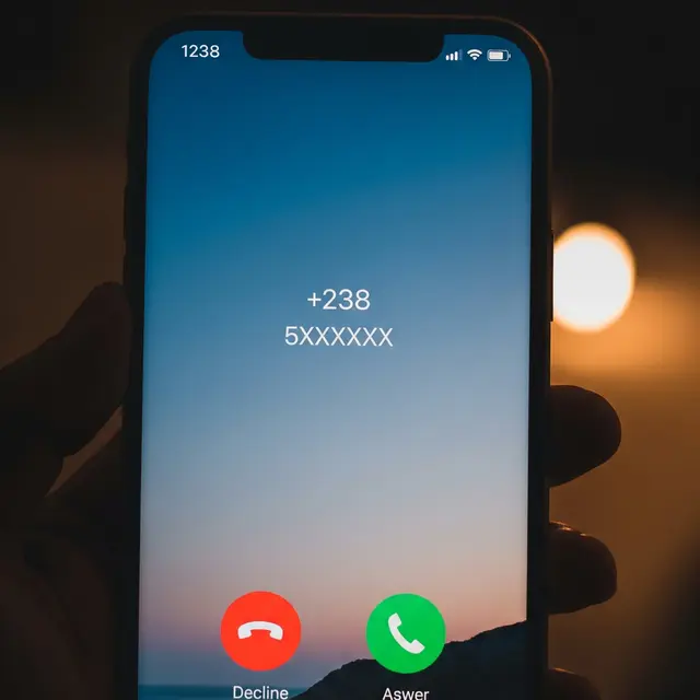 Panggilan Mencurigakan dari Nomor Kode Telepon +238 (AI Generated)