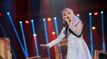 Lirik Lagu Fatin Shidqia Salahkah Aku Terlalu Mencintaimu News Entertainment Fimela Com