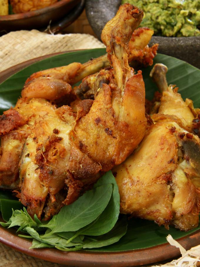 Resep Praktis Ayam Goreng Bumbu Kuning Enak Banget - Lifestyle Fimela.com