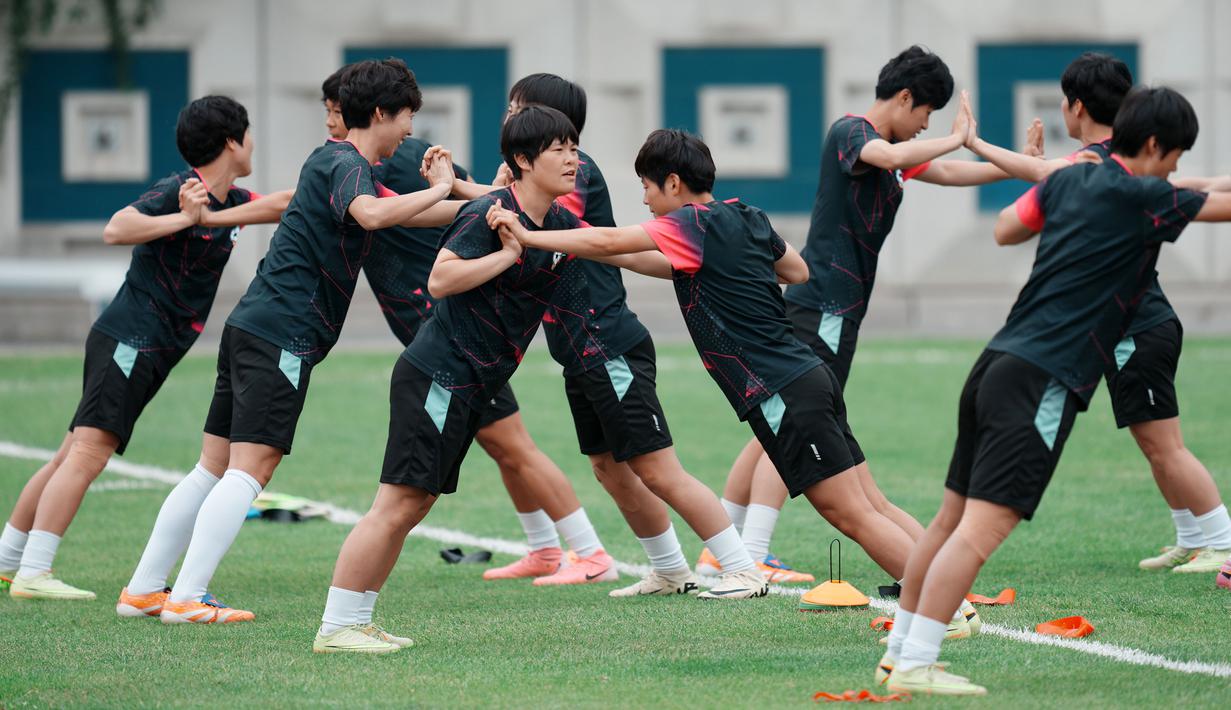 Naegohyang datang dengan kekuatan 27 pemain dan 12 staf. Mereka telah tiba di Korea Selatan melalui Bandara Internasional Incheon pada 17 Mei lalu. (AP Photo/Lee Jin-man)