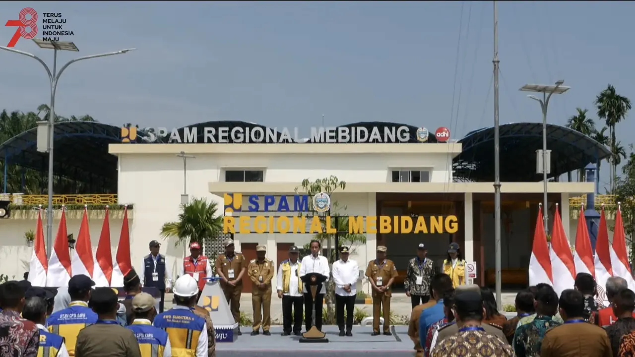 Presiden Joko Widodo (Jokowi) meresmikan Sistem Penyediaan Air Minum (SPAM) Regional Mebidang di Kota Binjai, Sumatera Utara.