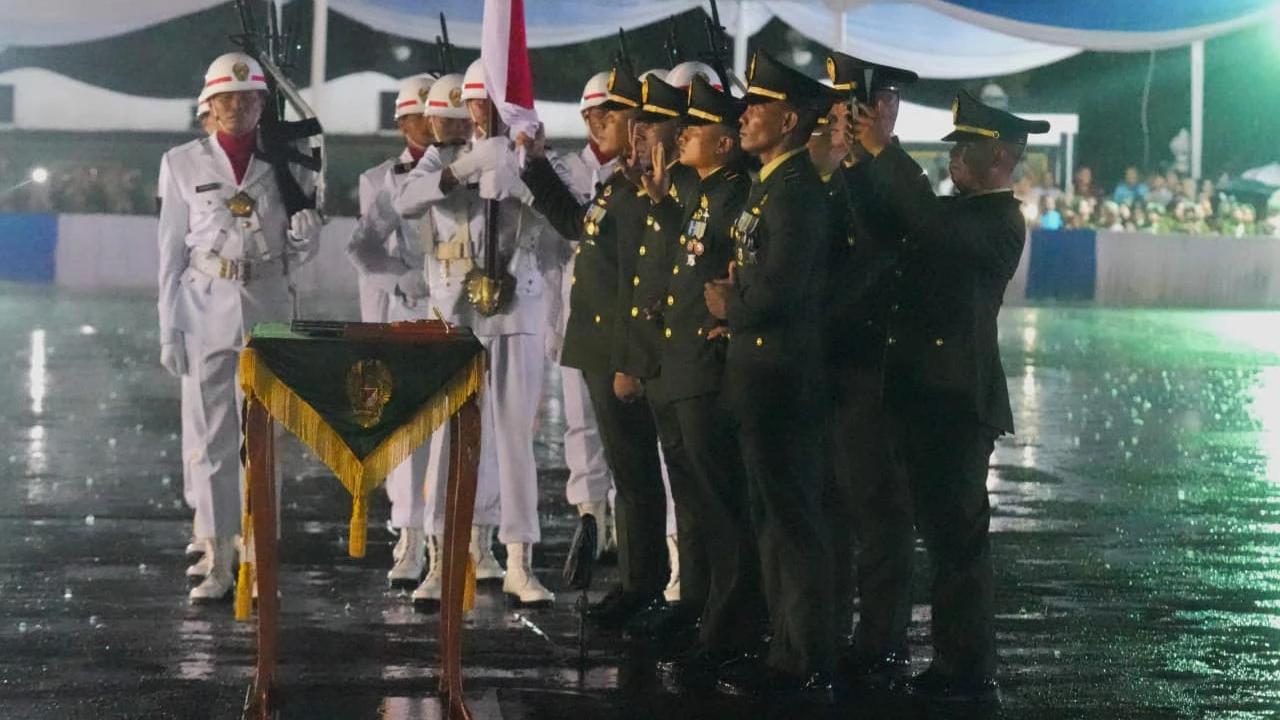 FOTO: Kasad Lantik 1202 Perwira Remaja TNI AD di Bandung