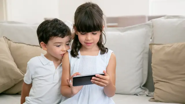 Cara Bijak Membatasi Screen Time Anak Tanpa Memicu Konflik di Rumah