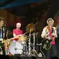 Band Veteran asal Inggris The Rolling Stones mengelar konser bertajuk "Amerika Latin Ole Tour" di Santiago, Chili (3/2). The Rolling Stones memberikan fans kesempatan memilih satu lagu pada konser melalui polling online. (REUTERS/Rodrigo Garrido)