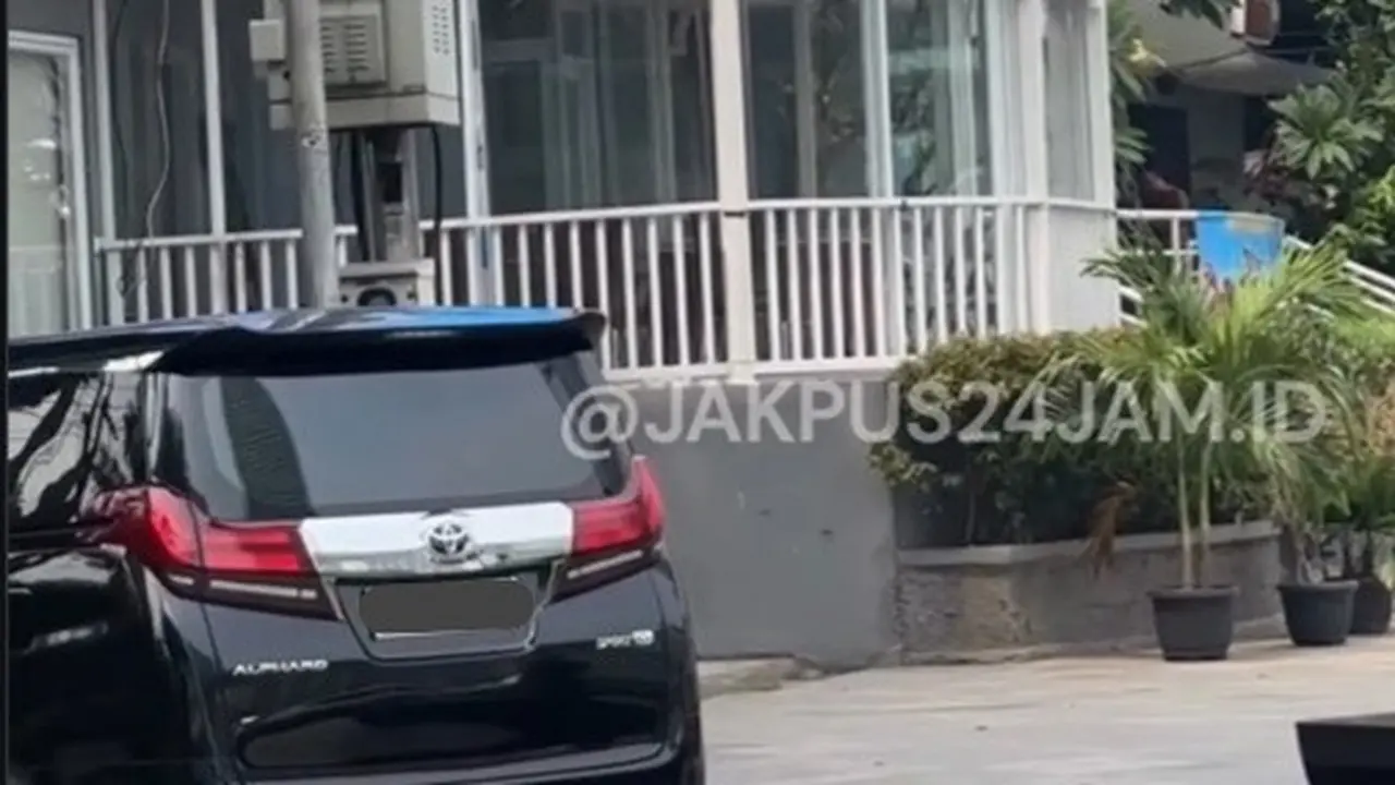 Sopir Alpard Cekcok dengan Satpam di Bundaran HI