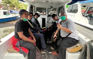 Cerita Warga Sebesi Cari Jejak Sinyal HP Jurnalis Hilang Kontak