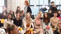 Tory Burch menghadirkan suasana taman bunga ke dalam desain koleksi terbarunya di New York Fashion Week 2018. (Tory Burch)