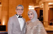 6 Potret Rambut Baru Irwansyah saat Kondangan Bareng Keluarga, Rambut Dicat Silver hingga Dapat Julukan 'Hot Daddy
