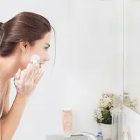 ilustrasi mencuci wajah/copyright shutterstock