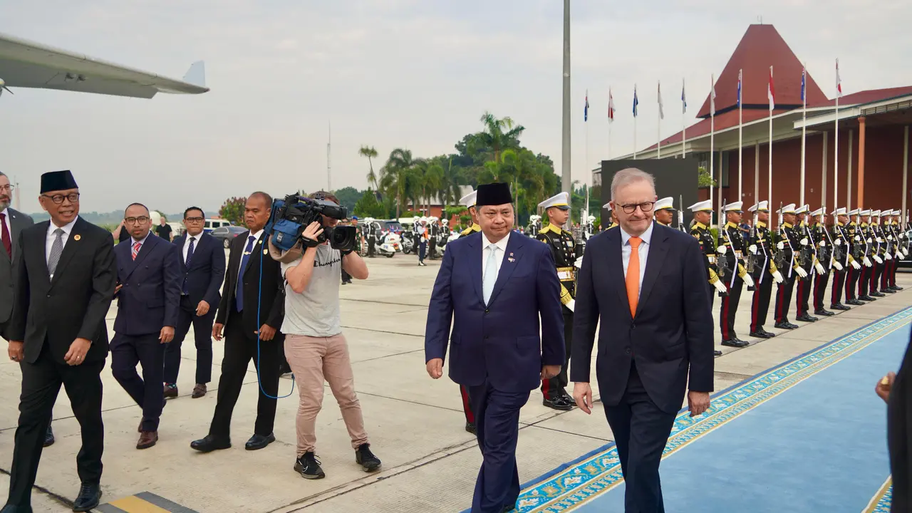 Menteri Koordinator (Menko) Bidang Perekonomian Airlangga Hartarto melepas kepulangan Perdana Menteri Australia Anthony Albanese, Jumat (16/5/2025).