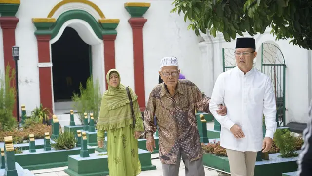 Cagub Sumsel Kunjungi Makam Raja Sriwijaya Jelang Pilkada