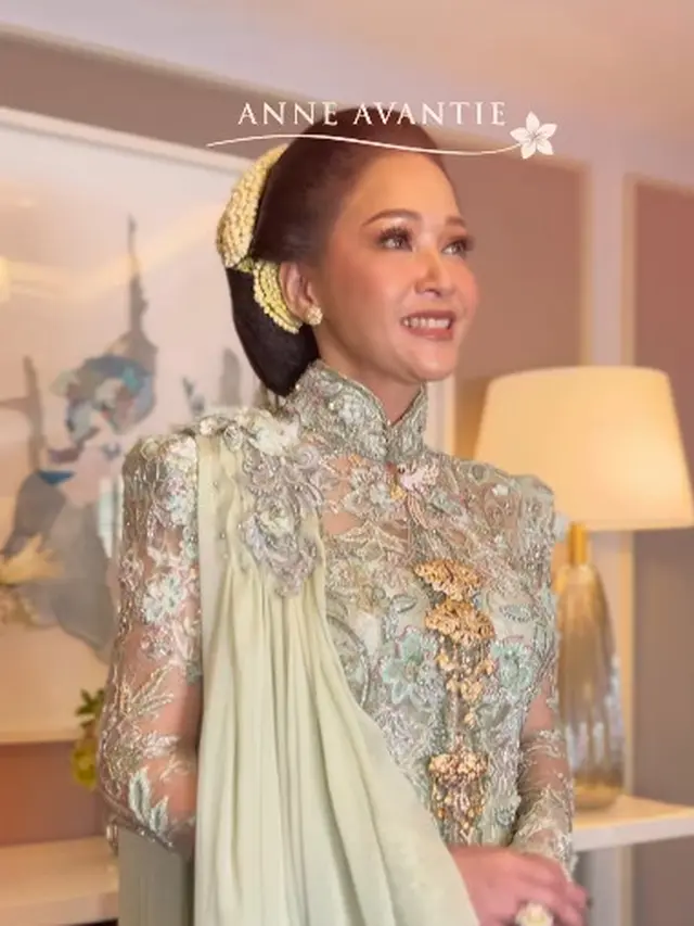 Look Maia Estianty dalam Akad Nikah Al Ghazali (Foto: Instagram @anneavantieheart)
