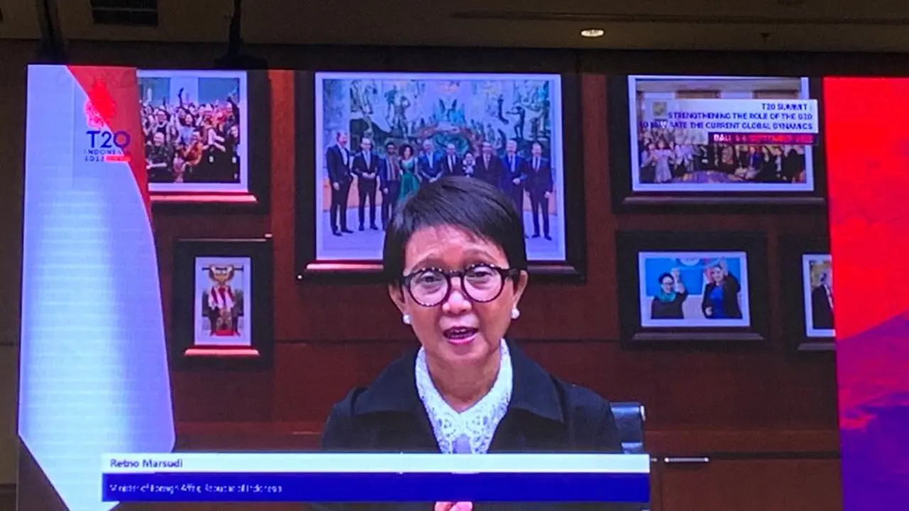 Menlu Retno Marsudi dalam menyampaikan pidato pembuka di KTT T20 yang diadakan di Nusa Dua, Bali pada 4-6 September 2022. (Liputan6/Benedikta Miranti T.V)