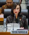 Menteri Pariwisata (Menpar) Widiyanti Putri Wardhana menghadiri rapat kerja Kementerian Pariwisata dengan Komisi VII DPR RI tentang dampak konflik Timur Tengah pada sektor pariwisata Indonesia. (dok. Biro Komunikasi Publik Kemenpar)