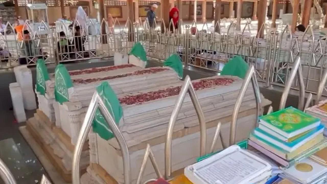 6 Fakta Menarik Masjid Sunan Giri Gresik yang Dikelilingi 300 Makam