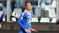 Pemain Como, Nico Paz, merayakan gol yang dicetaknya dalam pertandingan Serie A melawan Cremonese di Stadion Giuseppe Sinigaglia, Como, Italia, Sabtu, 27 September 2025. (Antonio Saia/LaPresse via AP)