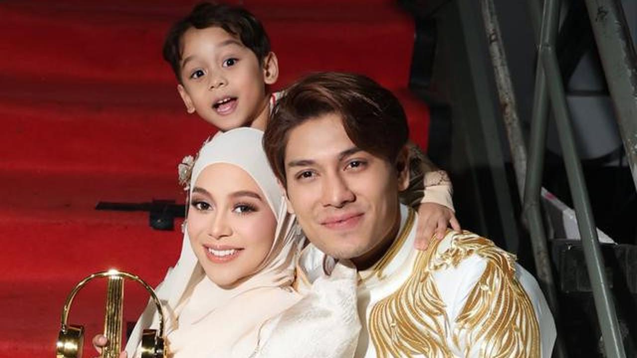 8 Potret Lesti Kejora dengan Gaun Brokat Muslim Modern saat Menang IMA 2025