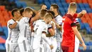 Pemain Jerman merayakan gol yang dicetak oleh Ilkay Gundogan ke gawang Swiss pada laga UEFA Nations League di Stadion St. Jakob-Park, Senin, (7/9/2020). Kedua tim bermain imbang 1-1. (Georgios KefalasKeystone via AP)