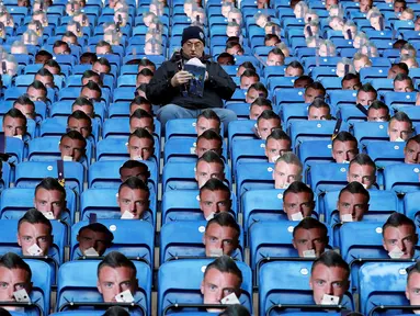 Topeng Jamie Vardy terpasang di setiap bangku King Power Stadium, Inggris, Senin (26/12). Leicester City  mengatur rencana untuk melakukan protes kepada FA terkait banding kartu merah Jamie Vardy yang ditolak. (REUTERS/ Carl Recine)
