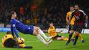 Striker Chelsea, Alvaro Morata, terjatuh saat melawan Wolverhampton pada laga Premier League di Stadion Molineux Wolves, Kamis (5/12). Wolves menang 2-1 atas Chelsea. (AFP/Geoff Caddick)