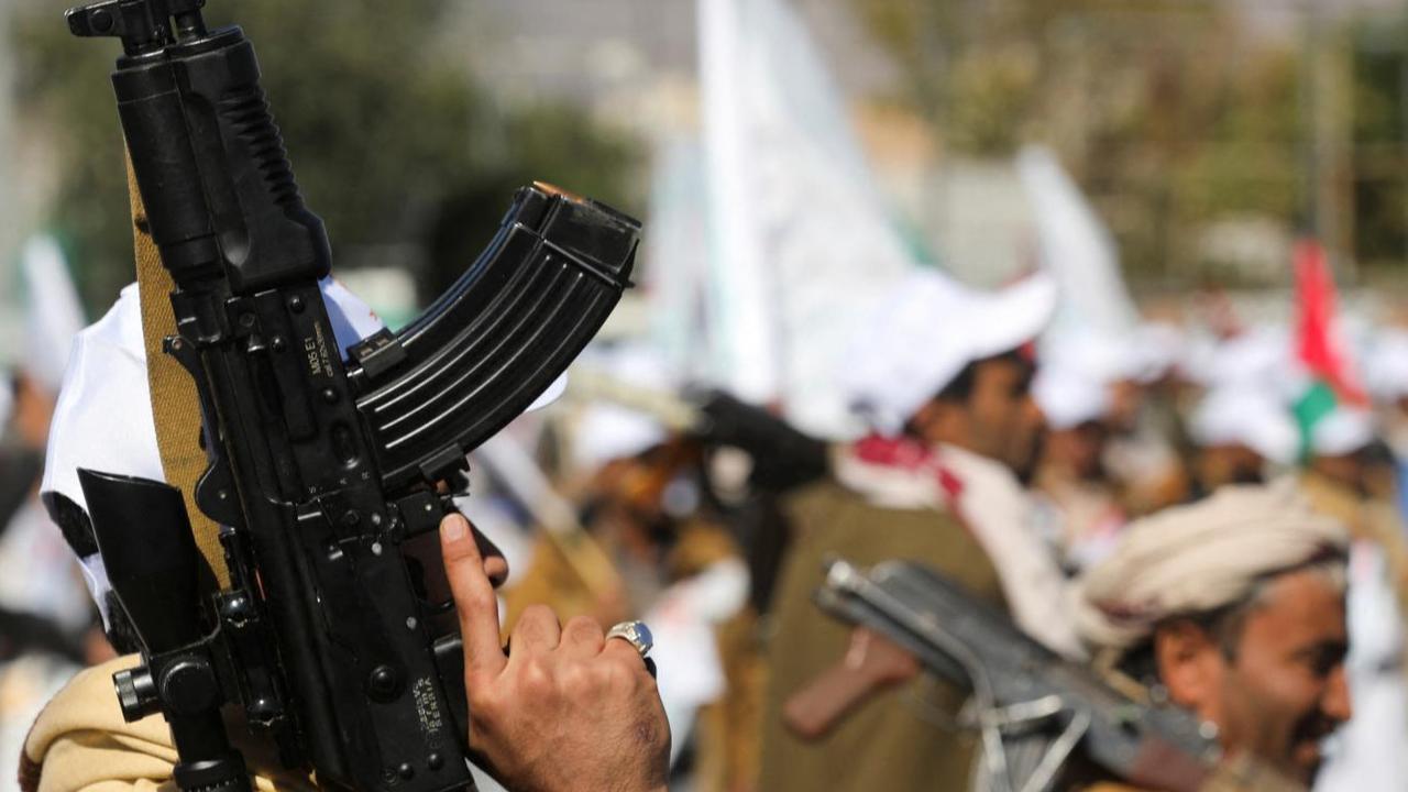 Parade pasukan Houthi yang siap bertempur di Gaza