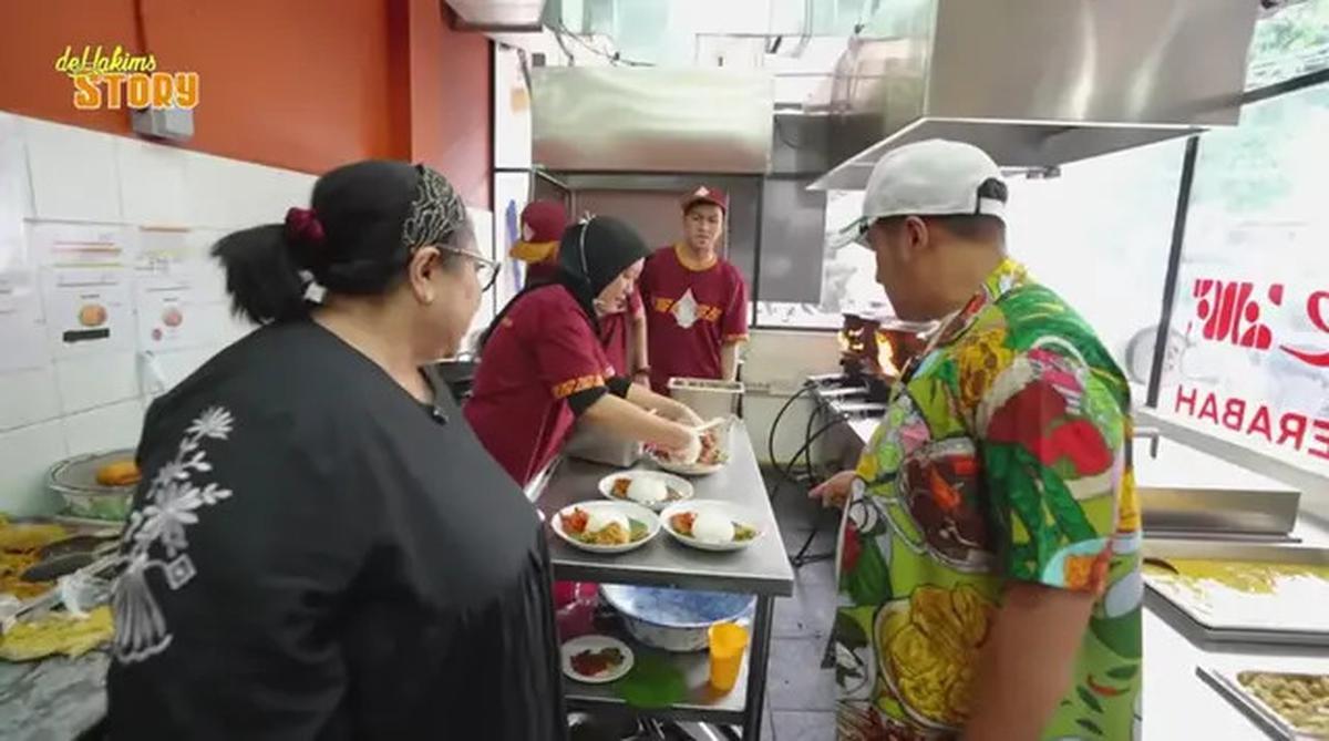 9 Potret Warung Makan Milik Nunung di Jakarta, Interior Sederhana dengan Fasad Menarik