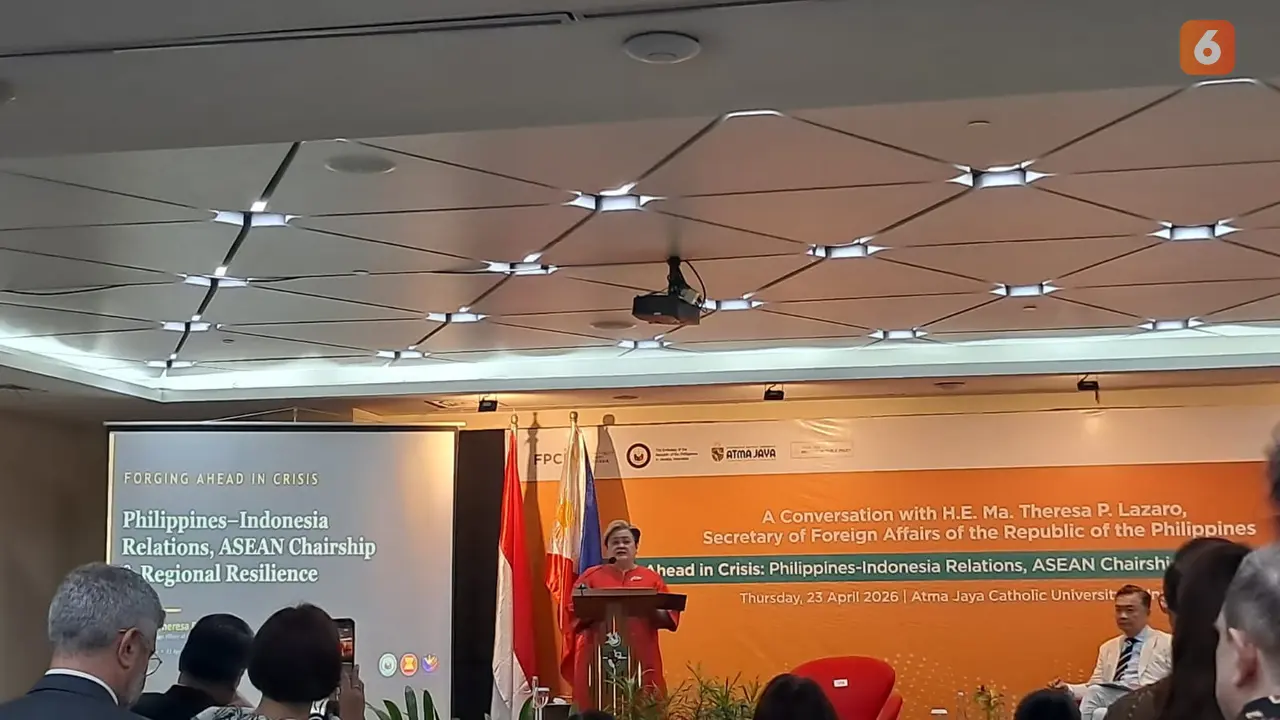 Menteri Luar Negeri Filipina H.E. Ma. Theresa P. Lazaro