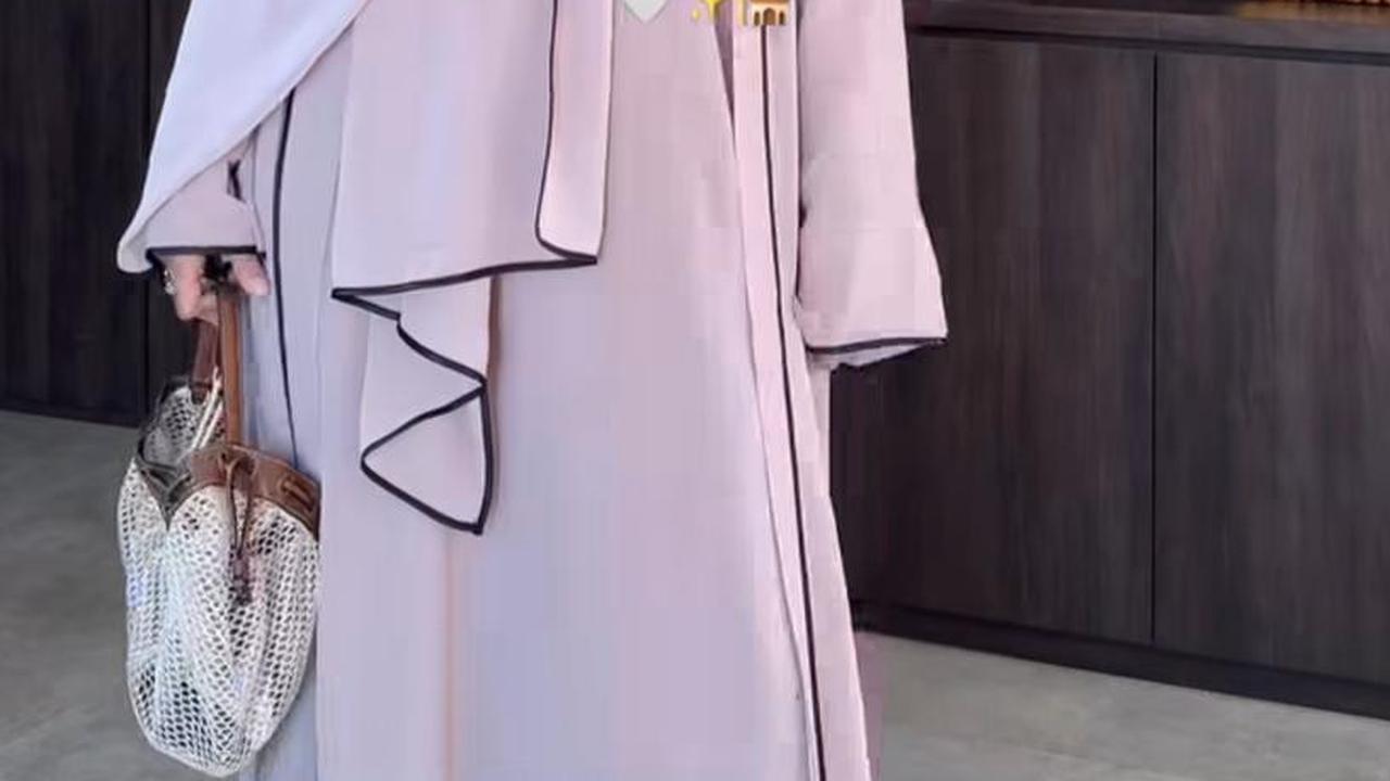 Gaya Abaya Erica Putri yang Elegan dan Minimalis, Pilihan Sempurna untuk Lebaran 2025