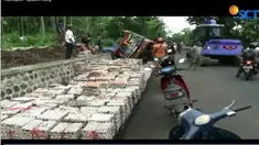 Sumarno sang sopir mengaku, tak dapat mengendalikan kendaraan saat berusaha menghindari seorang penyeberang jalan.
