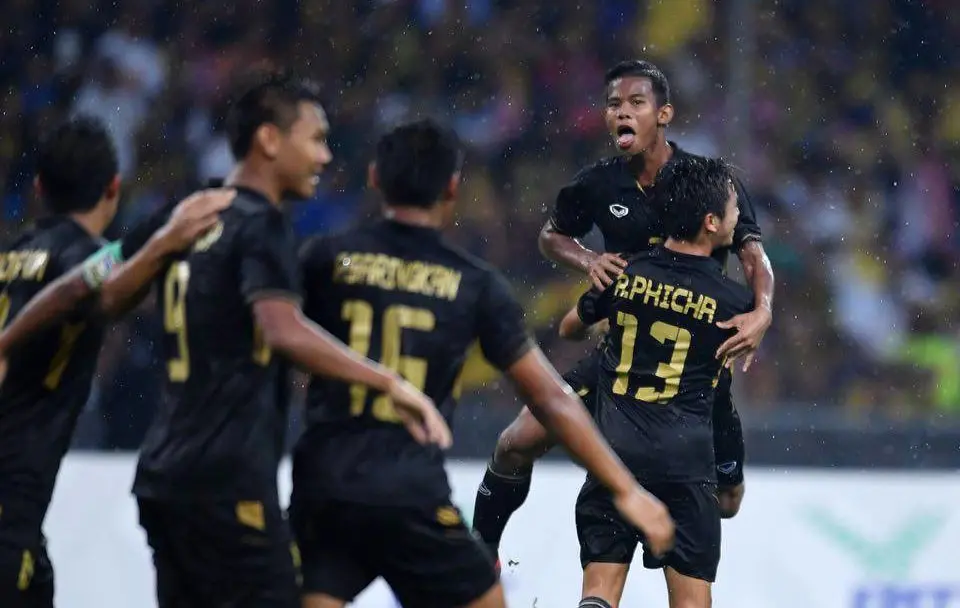 Timnas Thailand U-22 merayakan gol bunuh diri Malaysia di final SEA Games 2017. (Bola.com/Dok. FA Thailand)