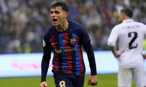 Pedri menyumbang satu gol&nbsp;dalam duel Supercopa de Espana antara Barcelona versus Real Madrid di Supercopa de Espana Di King Fahd Stadium, Arab Saudi, Senin (16/1/2023) WIB. (AP/Hussein Mala)