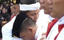 VIDEO: Tangis Pecah Siswa 'Lulusan' Barak TNI saat Bersalaman dengan Kang Demul
