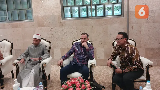 Timur Kapadze di Masjid Istiqlal