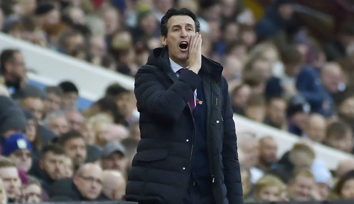 Aston Villa mengambil inisiatif serangan begitu laga dimulai. MU kesulitan menguasai bola. Garis tekanan tinggi yang diterapkan Villa efektif. (AP/Rui Vieira)