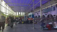 Penumpang Padati Stasiun Pasar Senen di Libur Panjang Paskah Ini