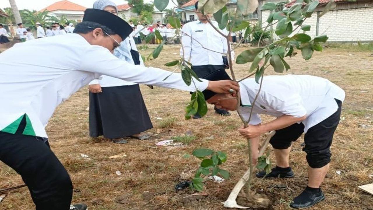 Tahukah Anda? Kemenag Sumenep Libatkan 380 Pesantren dalam Gerakan Santri Jaga Bumi untuk Cegah Banjir