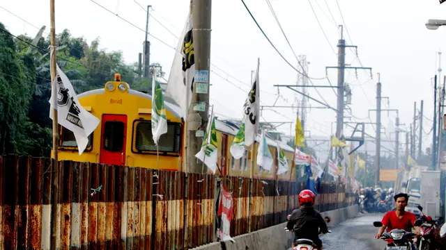 (FOTO) Atribut Kampanye Rusak Pemandangan Ibu Kota