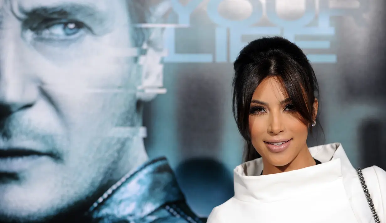 Belakangan ini Kim Kardashian sedang fokus mendampingi suaminya yang tengah menjalani pengobatan intensif. Mengerti kondisi kesehatan suaminya saat ini, Kim khawatir mempertemukan anak-anaknya dengan Kanye. (AFP/Bintang.com)