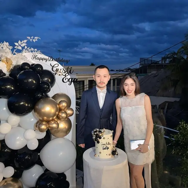 6 Potret Angel Karamoy di Ulang Tahun Gusti Ega, Tampil Elegan dan Makin Mesra