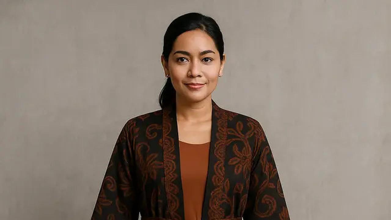 12 Model Outer Batik Panjang dengan Dress Polos untuk Kondangan Outdoor 2025, Elegan dan Nyaman Dipakai